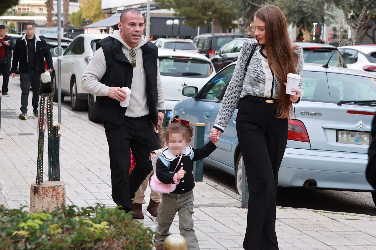 Μιχάλης Ζαμπίδης: Βόλτα με την οικογένειά του στα νότια προάστια – Φωτογραφίες 7 Μιχάλης Ζαμπίδης: Βόλτα με την οικογένειά του στα νότια προάστια – Φωτογραφίες