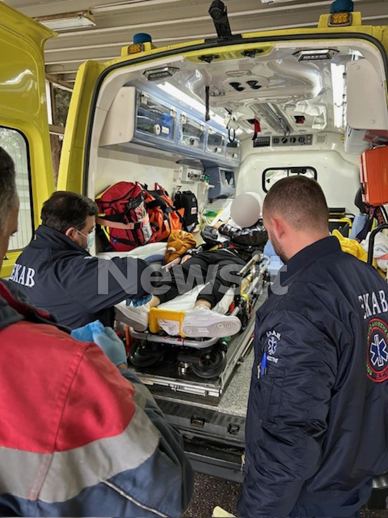Θεσσαλονίκη: Βγήκε από το νοσοκομείο ο 17χρονος που ξυλοφορτώθηκε από τρεις συνομηλίκους του 2 Ο 17χρονος μέσα από το ασθενοφόρο, μετά τον άγριο ξυλοδαρμό του