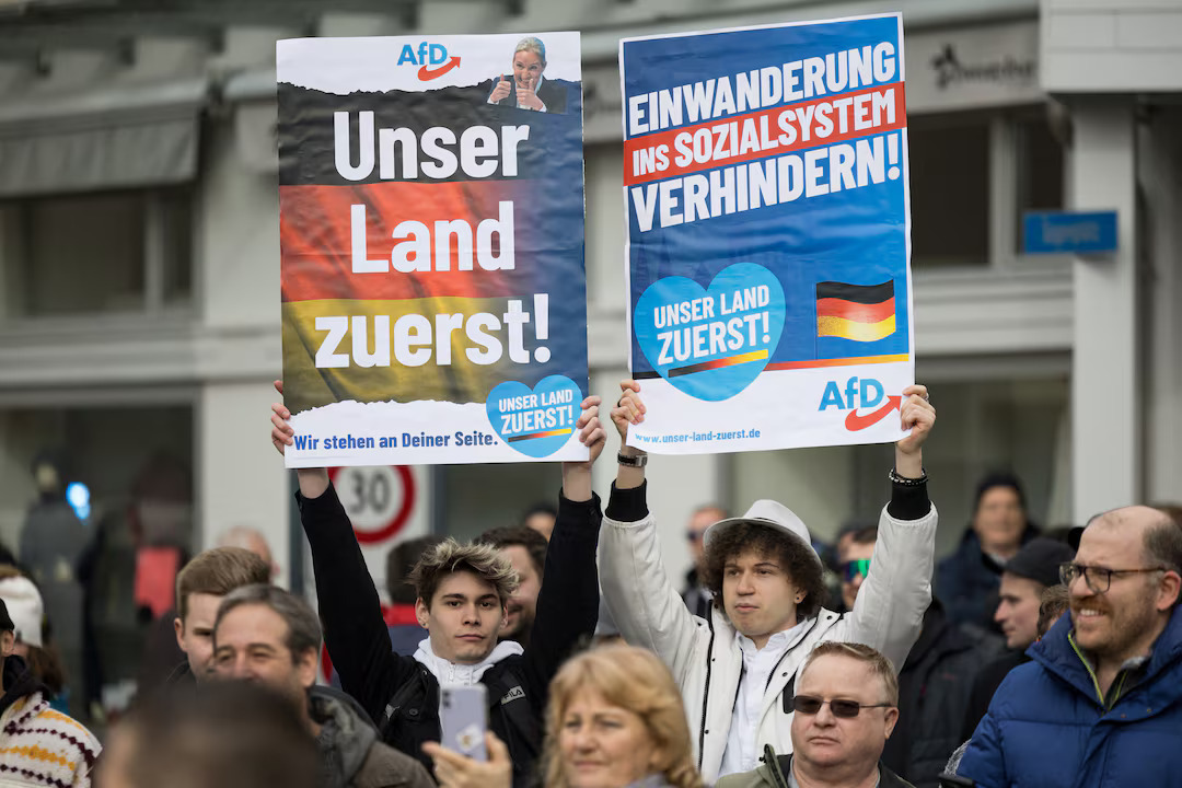 «Έξω οι ναζί»: Διαδηλώσεις κατά της Άλις Βάιντελ και της AfD υπό ισχυρή αστυνομική παρουσία 6 «Έξω οι ναζί»: Διαδηλώσεις κατά της Άλις Βάιντελ και της AfD υπό ισχυρή αστυνομική παρουσία