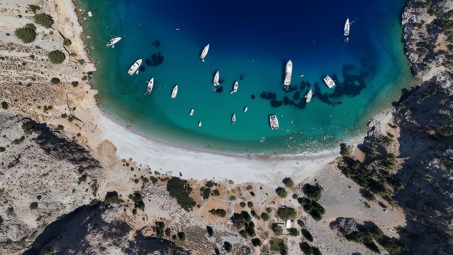 Happy Traveller: Ο Ευτύχης εξερευνά την πανέμορφη Σύμη