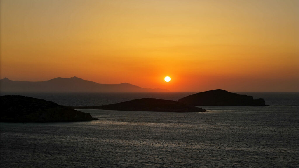 Happy Traveller στη Σύρο με τον Ευτύχη Μπλέτσα