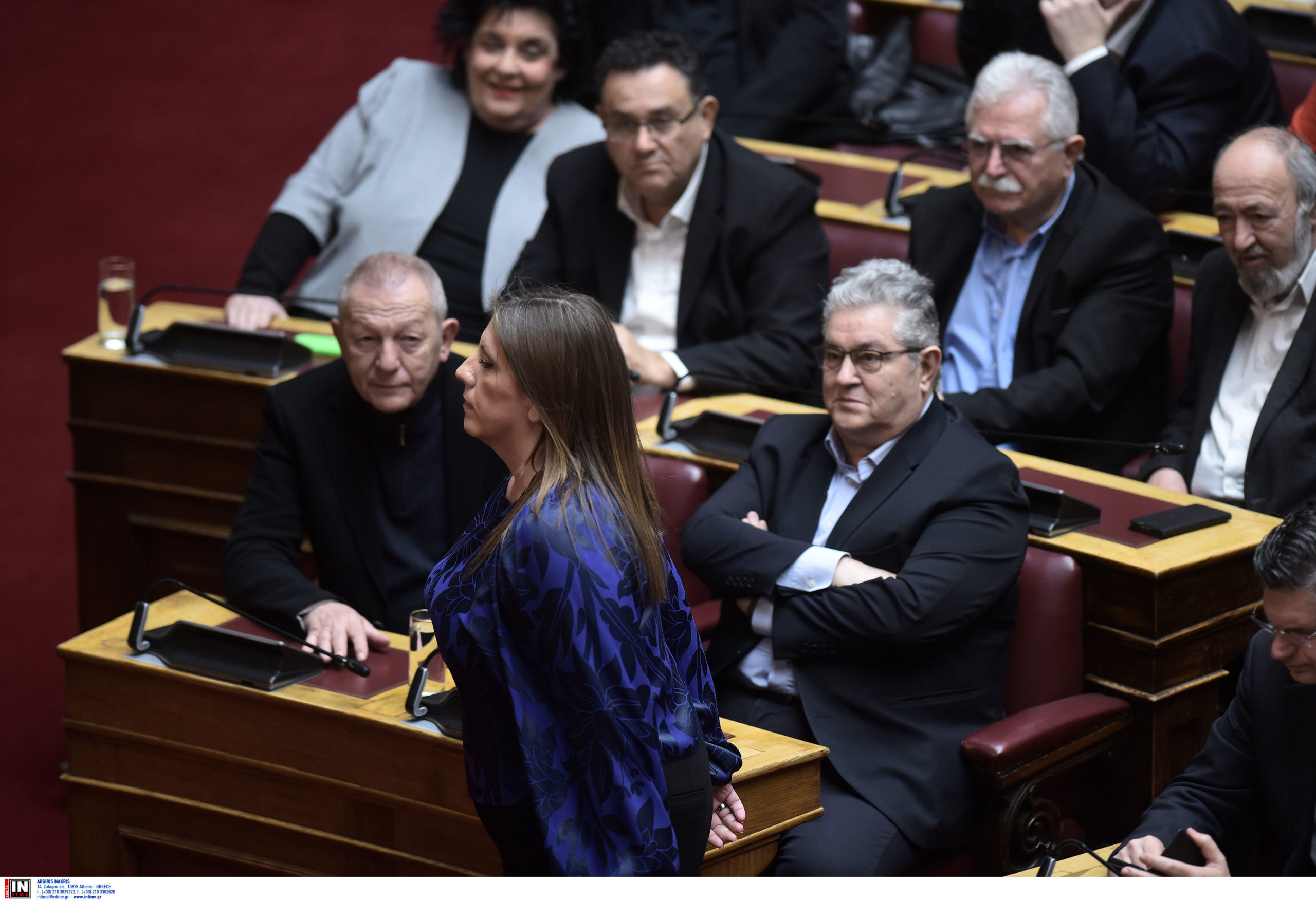 Βουλή: Πηγαδάκια, απρόοπτα και χειροφιλήματα στην τέταρτη ψηφοφορία για Πρόεδρο της Δημοκρατίας – Όλο το παρασκήνιο