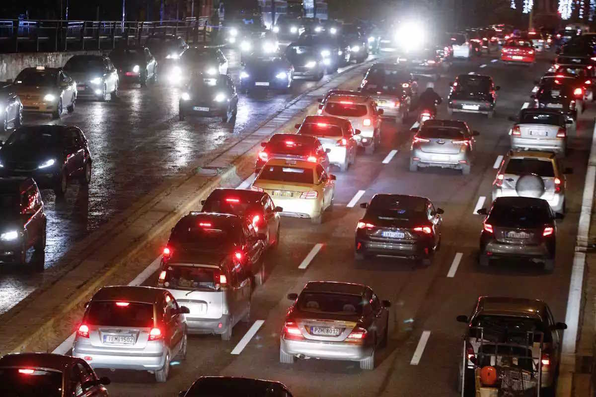 Μποτιλιάρισμα στην Περιφερειακή Υμηττού μετά από ατύχημα κοντά στην Αγία Παρασκευή