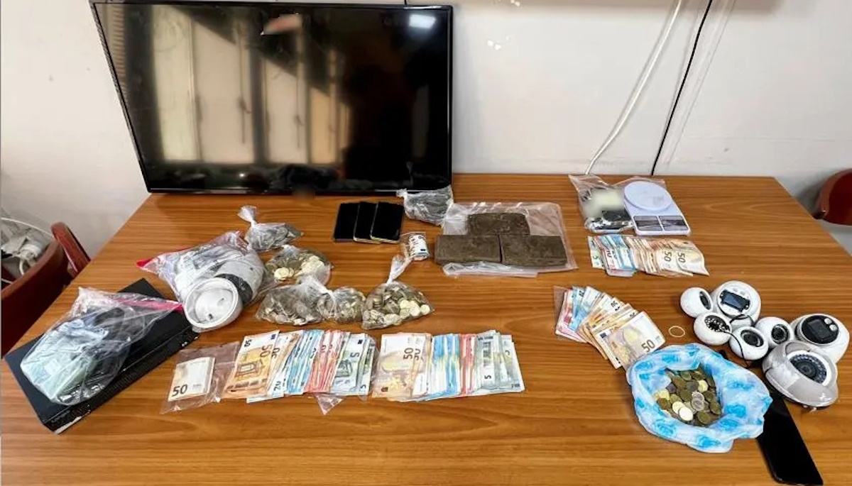 Όλη η δράση της συμμορίας που «γέμισε» με ναρκωτικά τη Δυτική Αττική – Λεία άνω των 82000 ευρώ