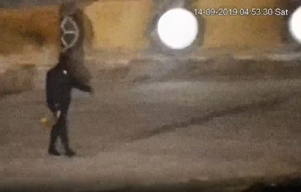 Βρετανία: Η στιγμή που κλέφτες αρπάζουν χρυσή τουαλέτα από το σπίτι όπου γεννήθηκε ο Τσόρτσιλ και εξαφανίζονται