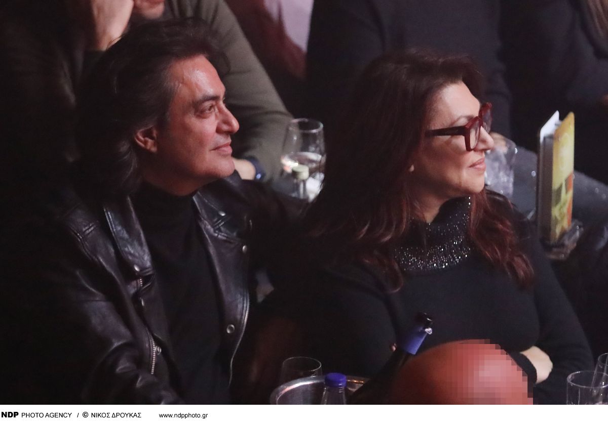 Καίτη Γαρμπή – Διονύσης Σχοινάς: Τα ρομαντικά τετ-α-τετ του ζευγαριού σε νυχτερινό κέντρο (Φωτογραφίες) 7 Ο Διονύσης Σχοινάς και η Καίτη Γαρμή σε βραδινή έξοδο.