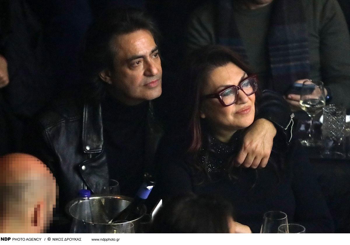 Καίτη Γαρμπή – Διονύσης Σχοινάς: Τα ρομαντικά τετ-α-τετ του ζευγαριού σε νυχτερινό κέντρο (Φωτογραφίες) 6 Ο Διονύσης Σχοινάς και η Καίτη Γαρμή σε βραδινή έξοδο.
