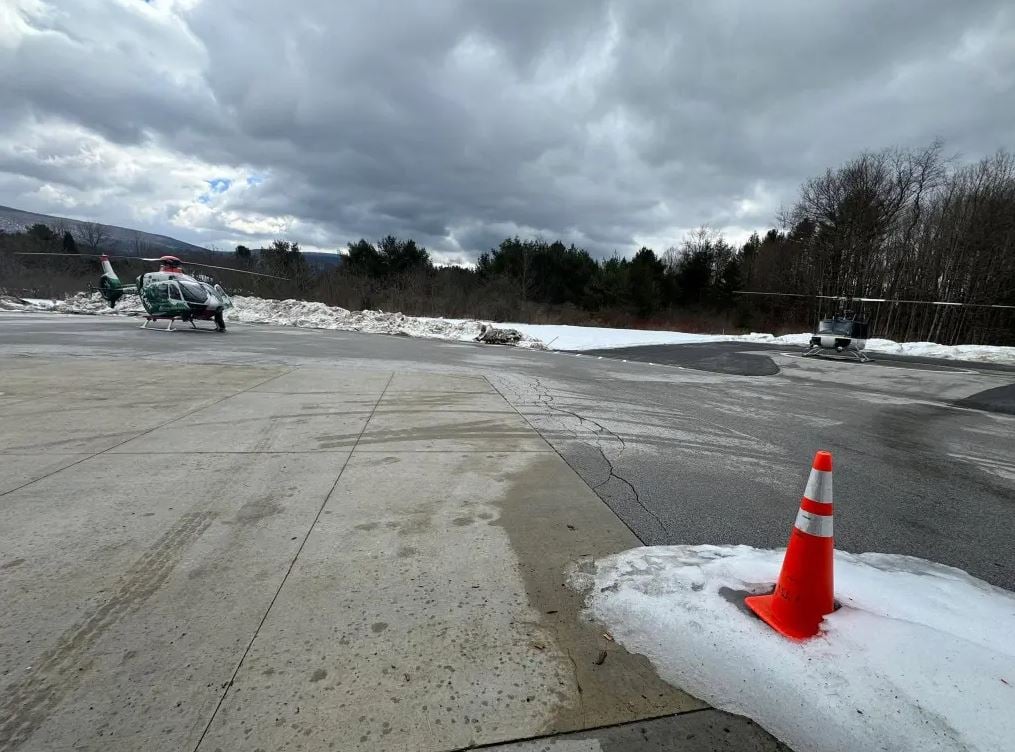 ΗΠΑ: Συντριβή μικρού αεροσκάφους στην κορυφή βουνού στο Βερμόντ – Πληροφορίες για 3 τραυματίες 4 ΕΛΙΚΟΠΤΕΡΑ