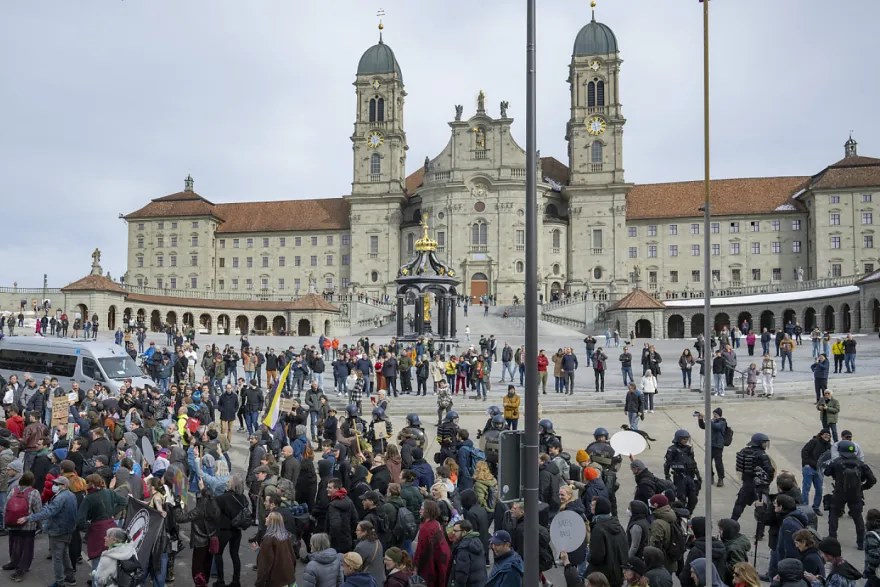 «Έξω οι ναζί»: Διαδηλώσεις κατά της Άλις Βάιντελ και της AfD υπό ισχυρή αστυνομική παρουσία 5 «Έξω οι ναζί»: Διαδηλώσεις κατά της Άλις Βάιντελ και της AfD υπό ισχυρή αστυνομική παρουσία