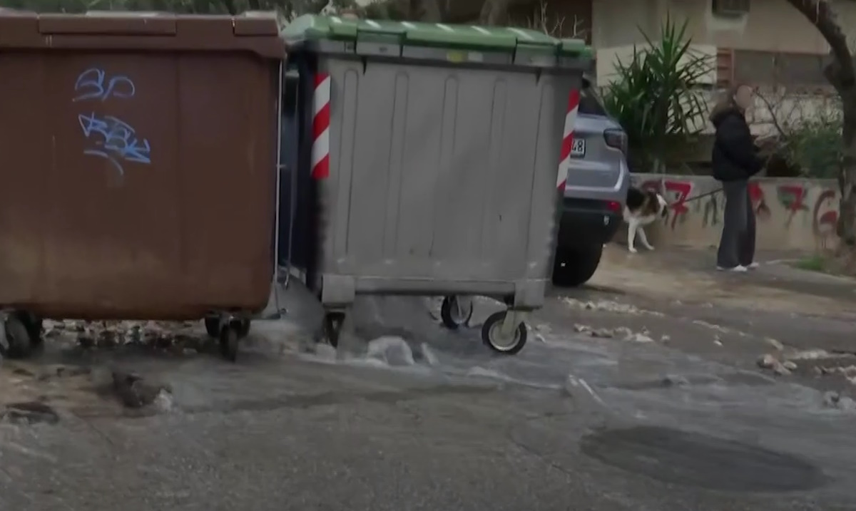 Παλαιό Φάληρο: Ποτάμι δρόμος λόγω θραύσης αγωγού της ΕΥΔΑΠ – Κυκλοφοριακές ρυθμίσεις στην οδό Πρωτέως 1 Παλαιό Φάληρο: Ποτάμι δρόμος λόγω θραύσης αγωγού της ΕΥΔΑΠ – Κυκλοφοριακές ρυθμίσεις στην οδό Πρωτέως