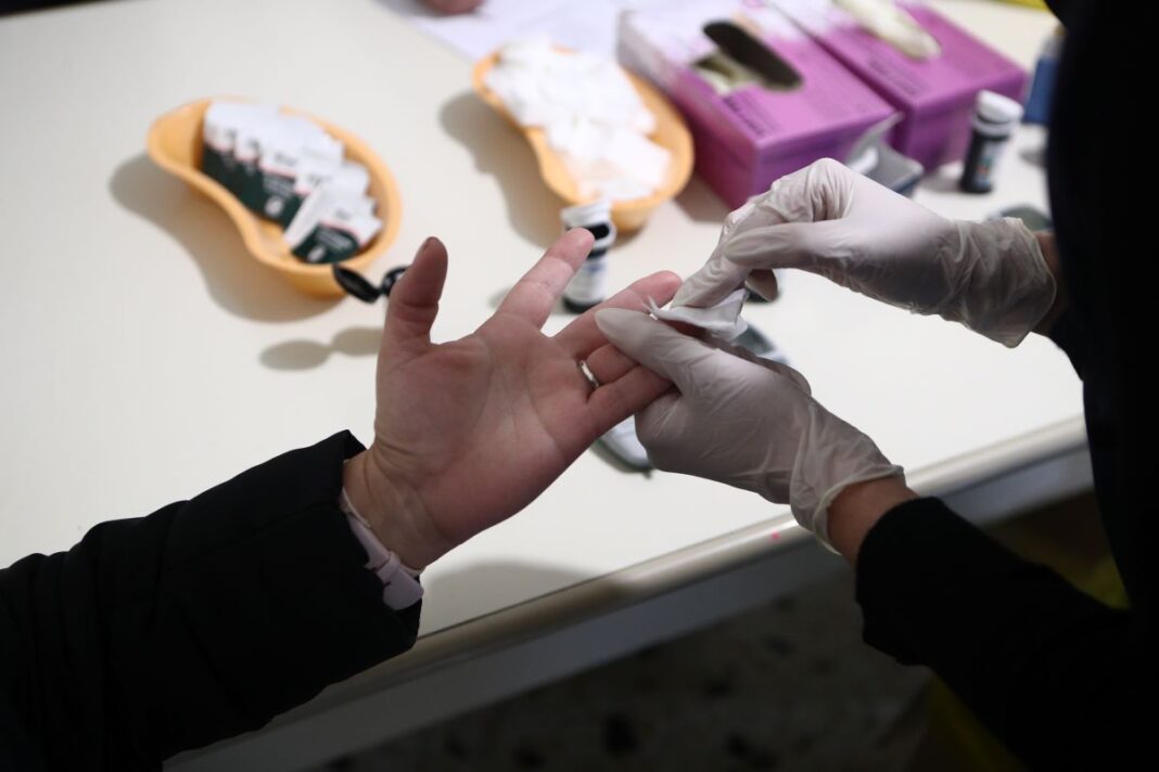 Ξεκινά από την Τετάρτη η αποστολή SMS για δωρεάν προληπτικές εξετάσεις καρδιαγγειακών νοσημάτων