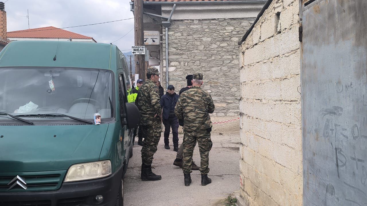 Λάρισα: Ο 60χρονος δράστης κι αυτόχειρας πυροβόλησε εξ επαφής με καλάσνικοφ και 38άρι όπλο τα δύο θύματά του – Τι έδειξε η ιατροδικαστική έρευνα 14 Λάρισα: Ο 60χρονος δράστης κι αυτόχειρας πυροβόλησε εξ επαφής με καλάσνικοφ και 38άρι όπλο τα δύο θύματά του – Τι έδειξε η ιατροδικαστική έρευνα