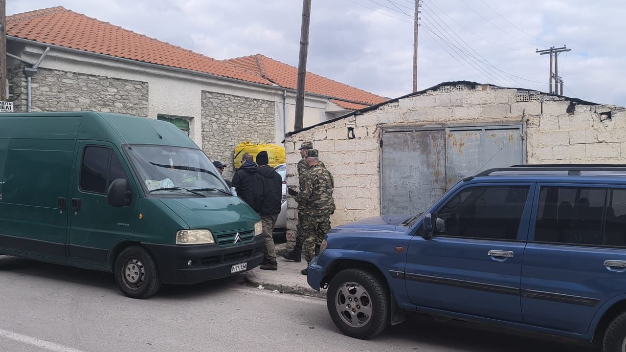 Λάρισα: Ο 60χρονος δράστης κι αυτόχειρας πυροβόλησε εξ επαφής με καλάσνικοφ και 38άρι όπλο τα δύο θύματά του – Τι έδειξε η ιατροδικαστική έρευνα 13 Λάρισα: Ο 60χρονος δράστης κι αυτόχειρας πυροβόλησε εξ επαφής με καλάσνικοφ και 38άρι όπλο τα δύο θύματά του – Τι έδειξε η ιατροδικαστική έρευνα