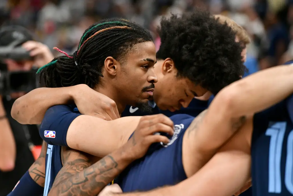 Σοκ σε μάτς του NBA: Φίλαθλος κατέρρευσε δίπλα στο παρκέ πριν από το τζάμπολ – «Ήταν τρομακτικό» 4 Σοκ σε μάτς του NBA: Φίλαθλος κατέρρευσε δίπλα στο παρκέ πριν από το τζάμπολ – «Ήταν τρομακτικό»