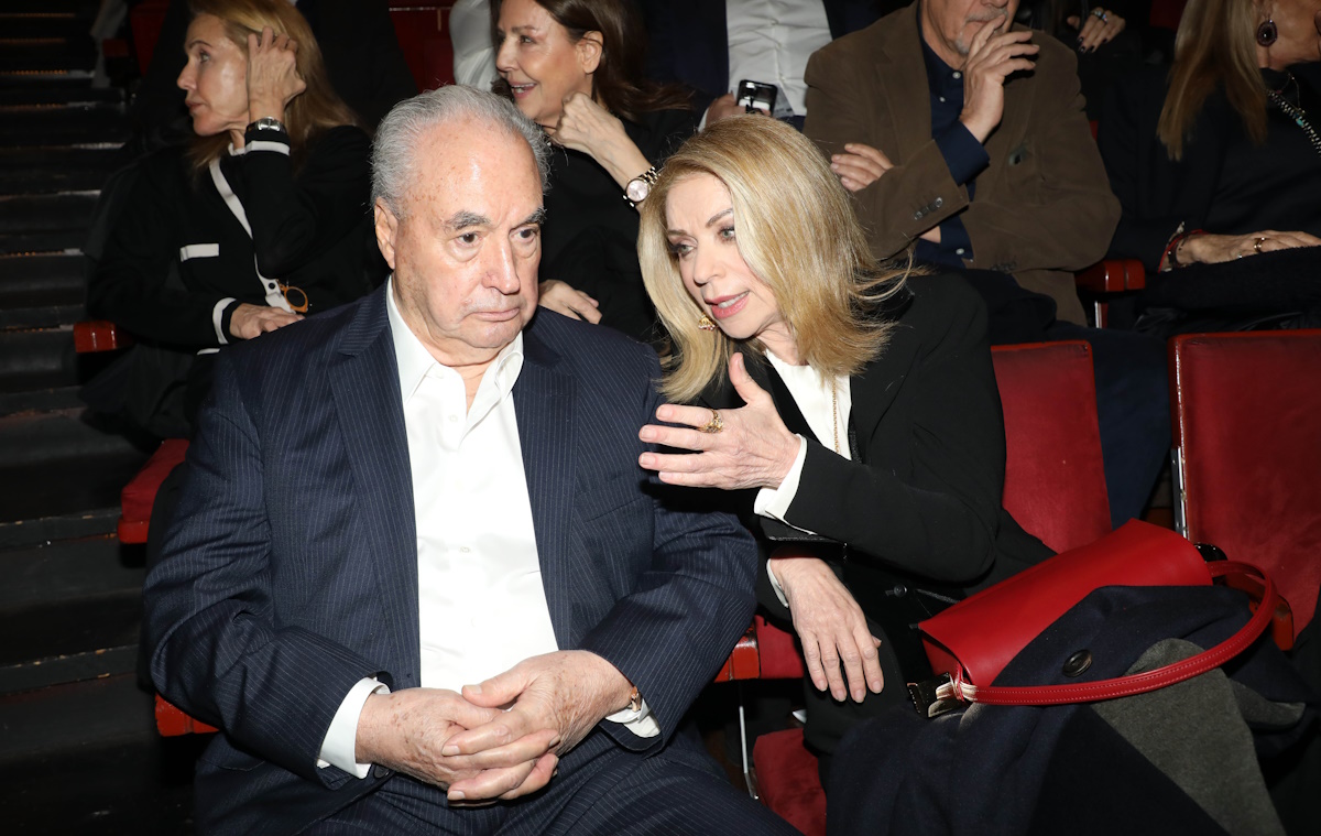 Έλλη Στάη: Στο θέατρο με τον σύντροφό της, Νίκο Μουνδρέα και τον γιο της, Μάρκο Κατσίμη – Στιγμιότυπα 11 Έλλη Στάη: Στο θέατρο με τον σύντροφό της, Νίκο Μουνδρέα και τον γιο της, Μάρκο Κατσίμη – Στιγμιότυπα