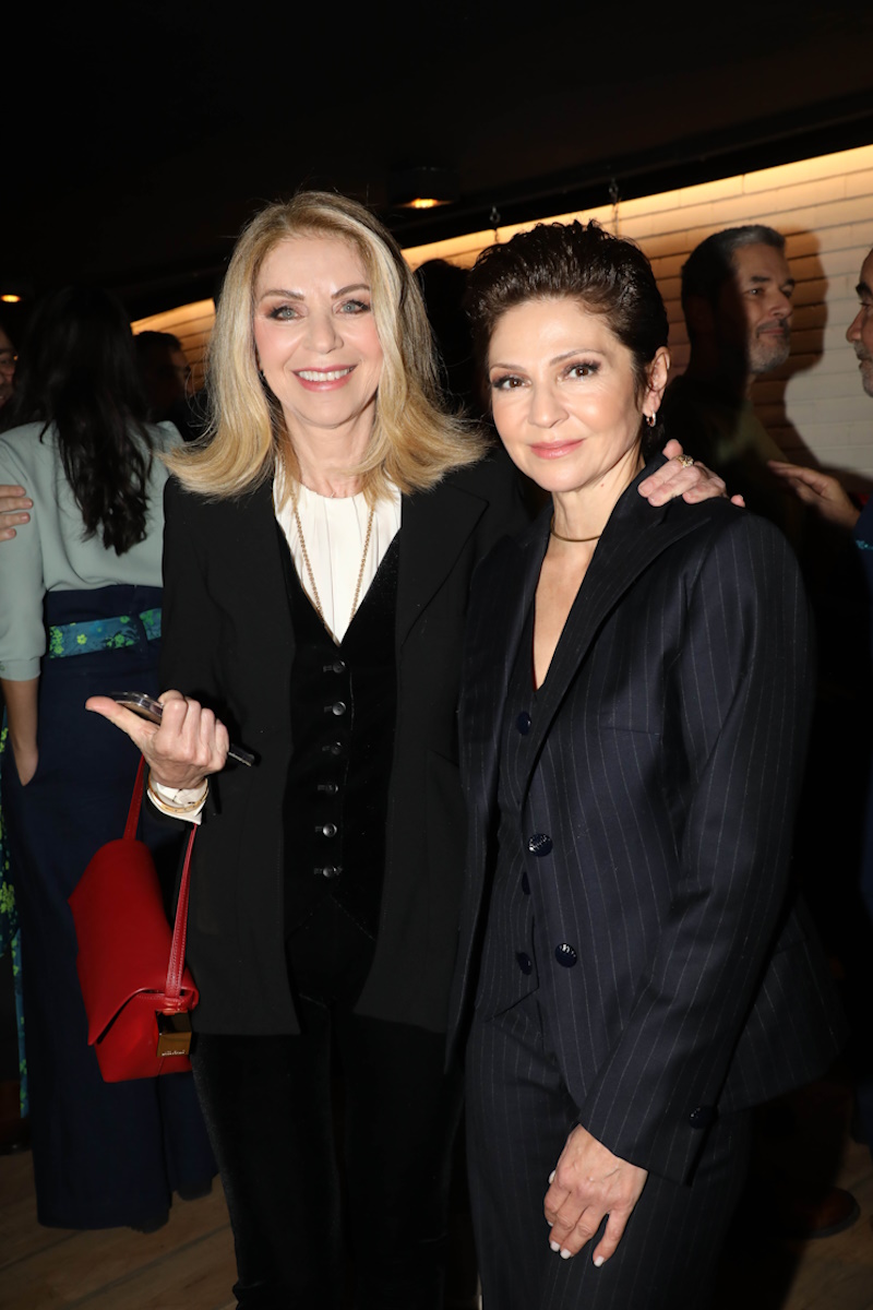 Έλλη Στάη: Στο θέατρο με τον σύντροφό της, Νίκο Μουνδρέα και τον γιο της, Μάρκο Κατσίμη – Στιγμιότυπα 14 Έλλη Στάη: Στο θέατρο με τον σύντροφό της, Νίκο Μουνδρέα και τον γιο της, Μάρκο Κατσίμη – Στιγμιότυπα