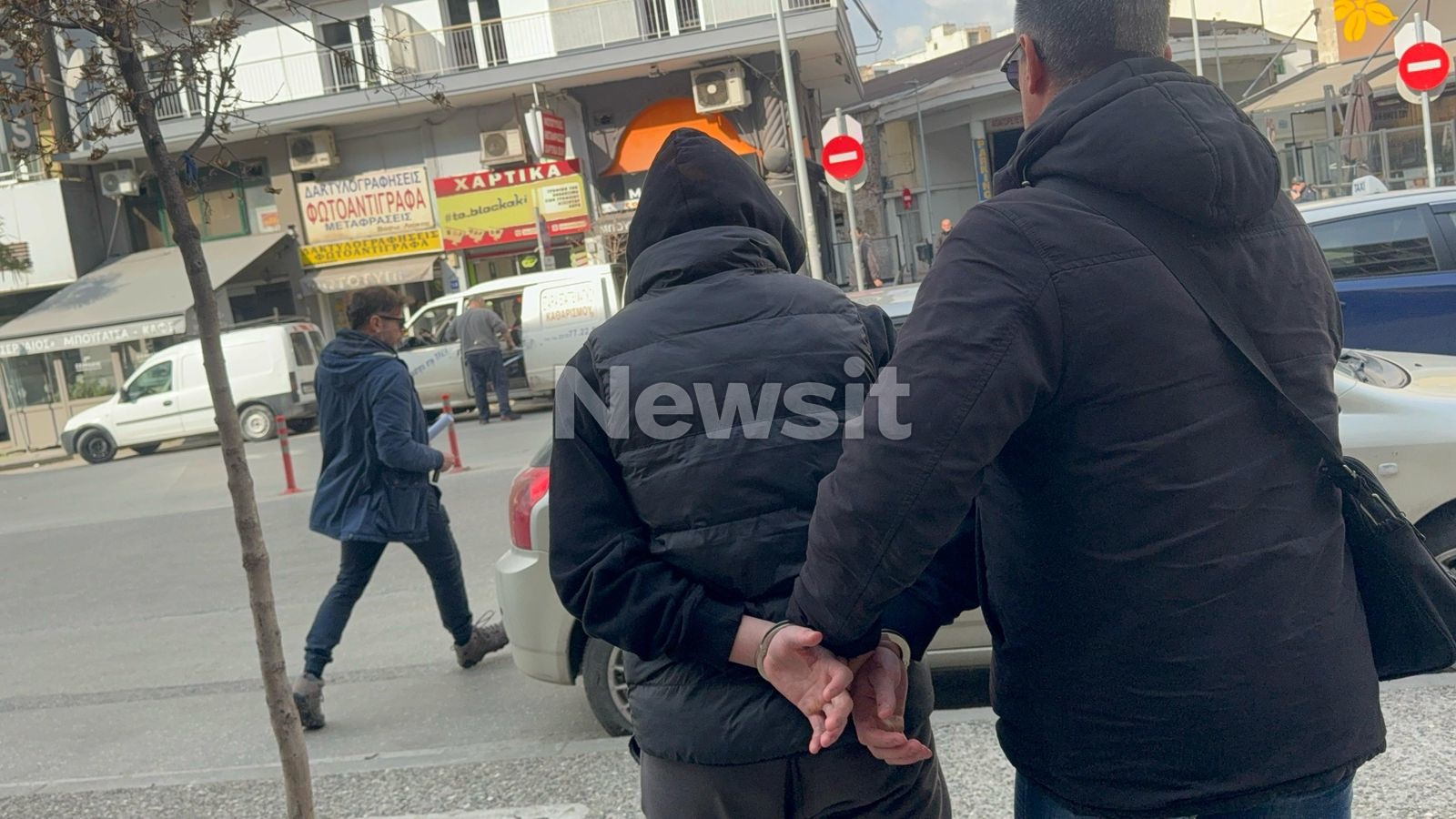 Θεσσαλονίκη: «Διαφωνήσαμε, με έβρισε και τον μαχαίρωσα» δήλωσε ο 16χρονος για την άγρια επίθεση στον 23χρονο αδερφό του – Προφυλακίστηκε