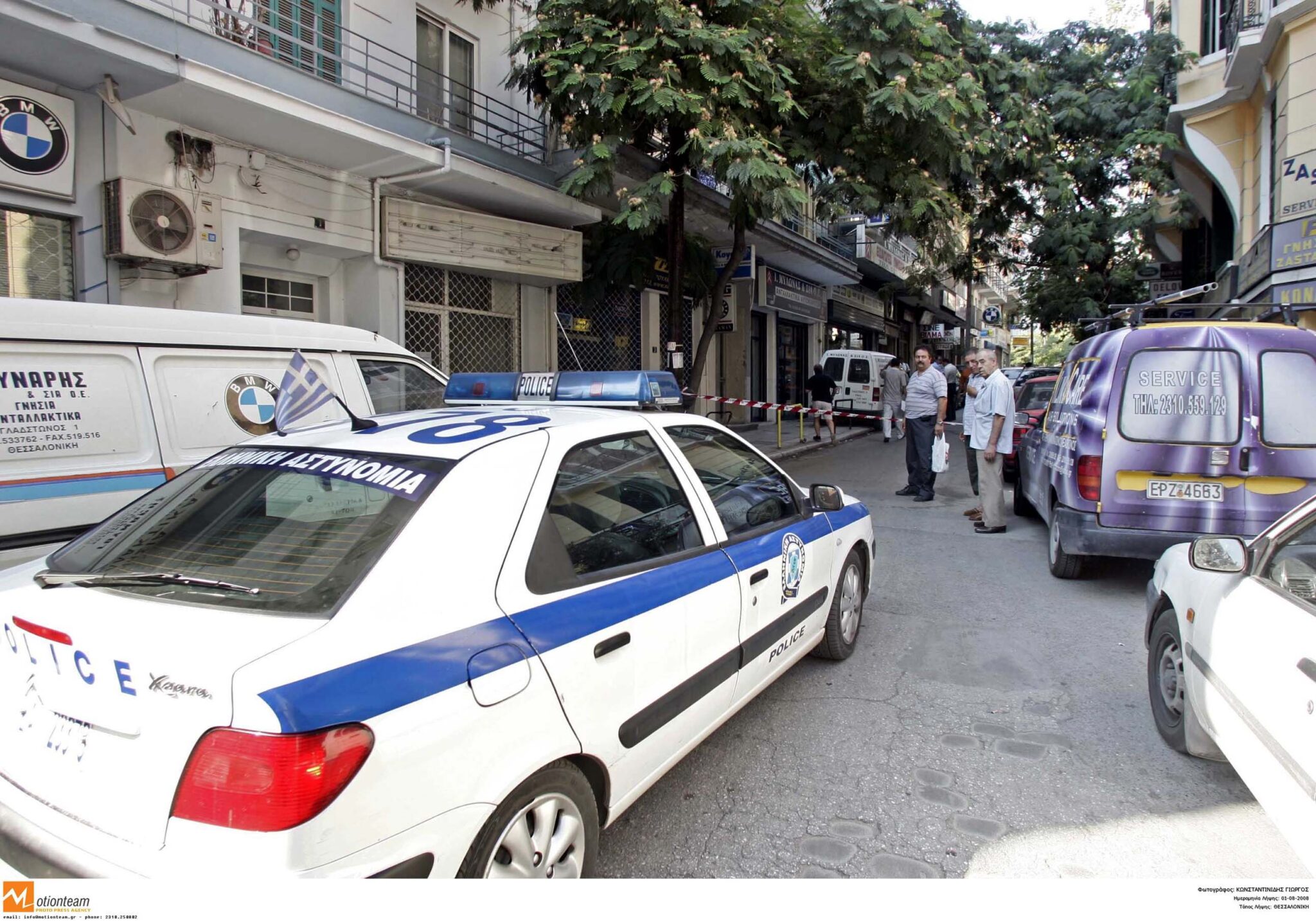 Θεσσαλονίκη: Έριξαν καρέκλα από ταράτσα σε περιπολικό