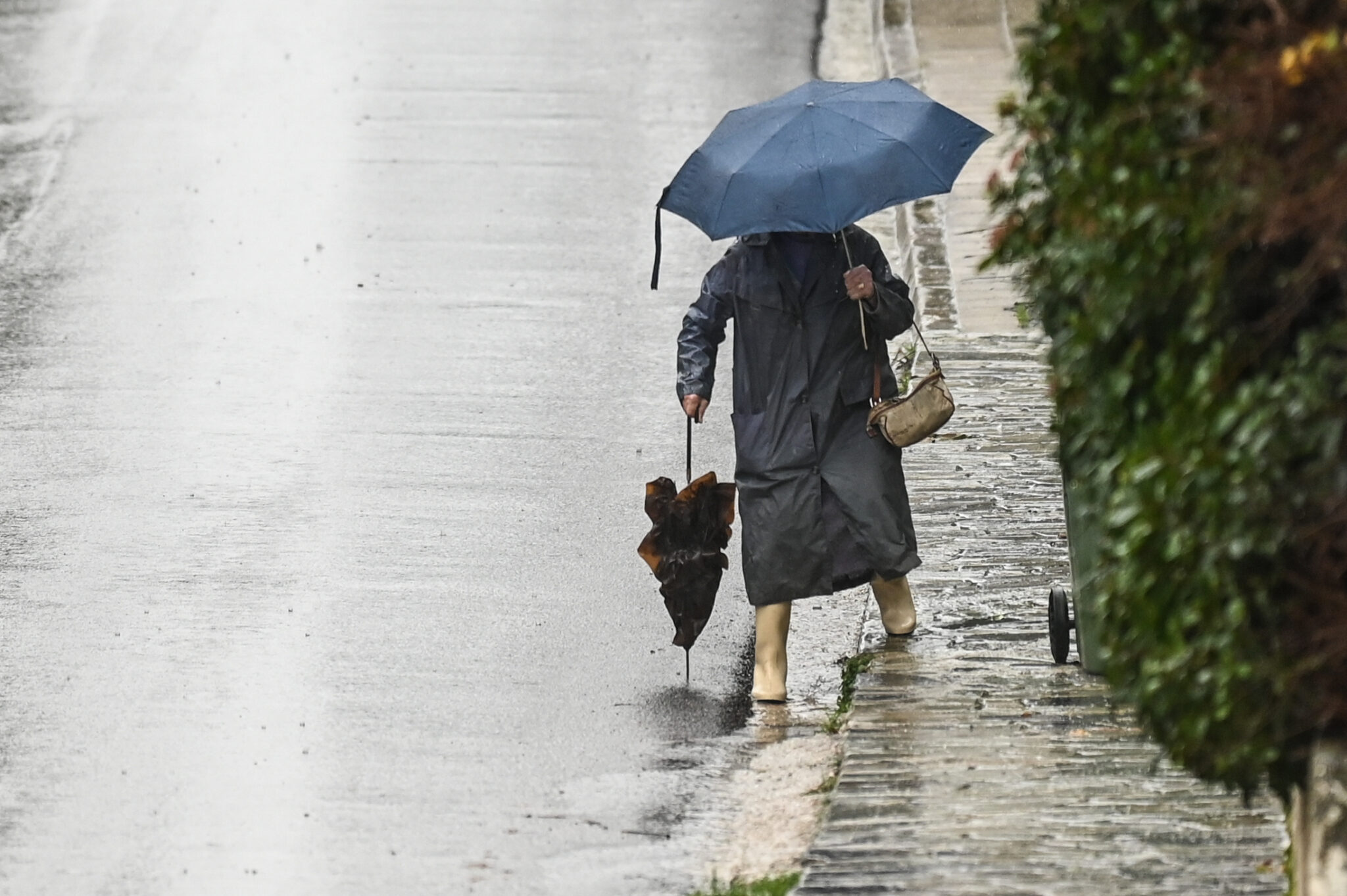 Καιρός: Προσοχή για ισχυρές βροχές σε Αττική και Βοιωτία τη Δευτέρα – Μείωση της θερμοκρασίας έως 8°C