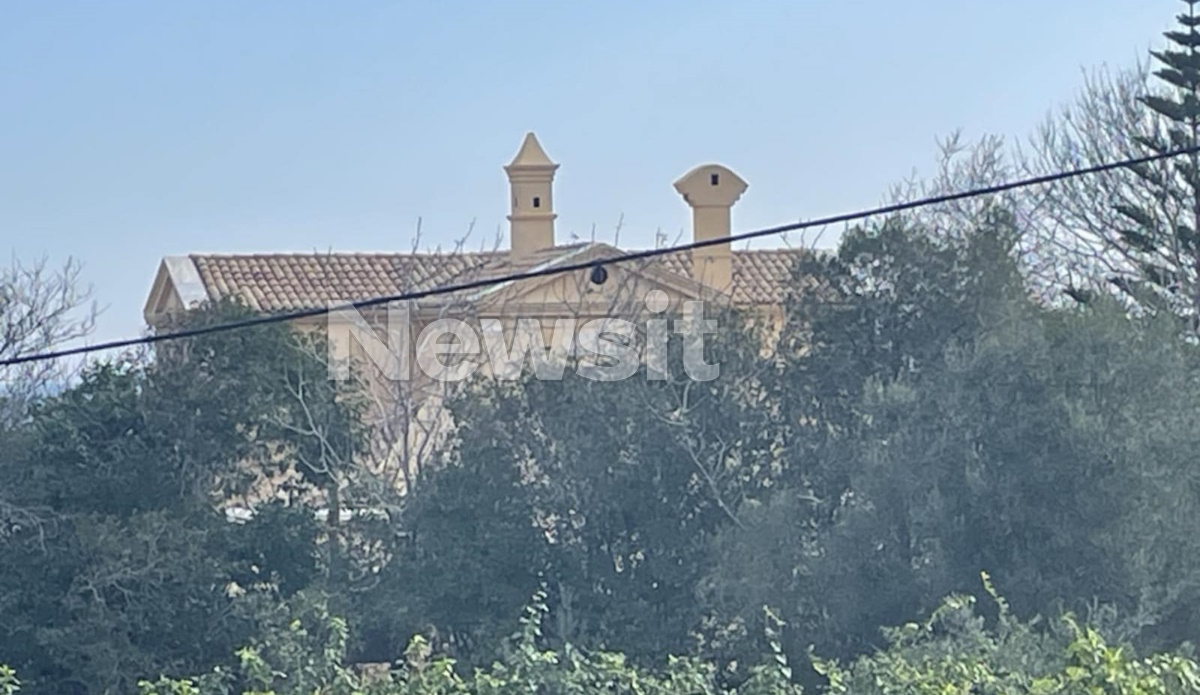 Ζάκυνθος: Ληστεία που «στράβωσε» πίσω από τη δολοφονία της 69χρονης συμβολαιογράφου – Οι κάμερες «συνέλαβαν» τον δράστη 5 Το σπίτι της συμβολαιογράφου στη Ζάκυνθο