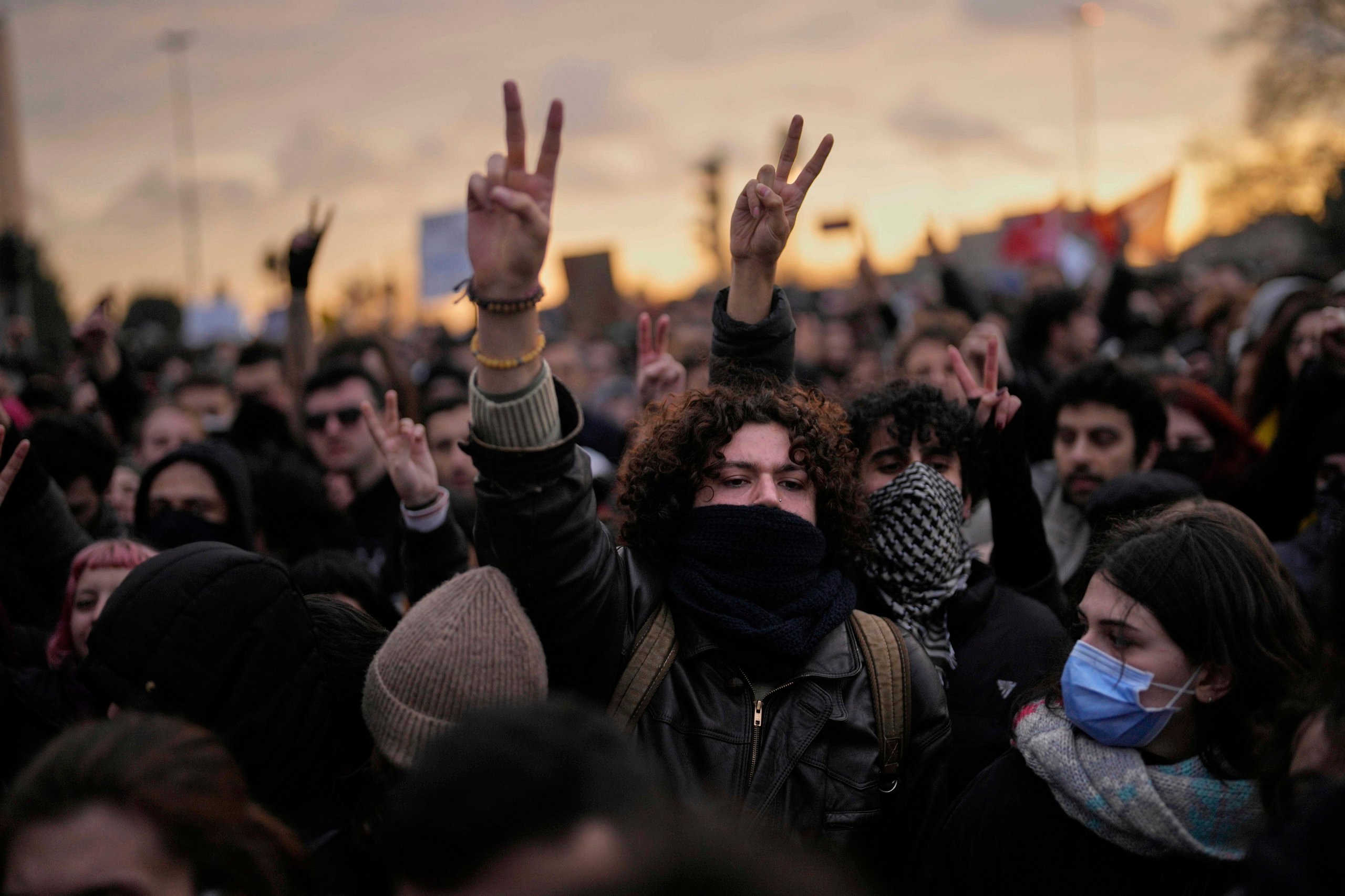 Τουρκία: Επεισόδια με πλαστικές σφαίρες και χημικά στη συγκέντρωση στο δημαρχείο Κωνσταντινούπολης για τη σύλληψη Ιμάμογλου 2 Τουρκία, Κωνσταντινούπολη, επεισόδια
