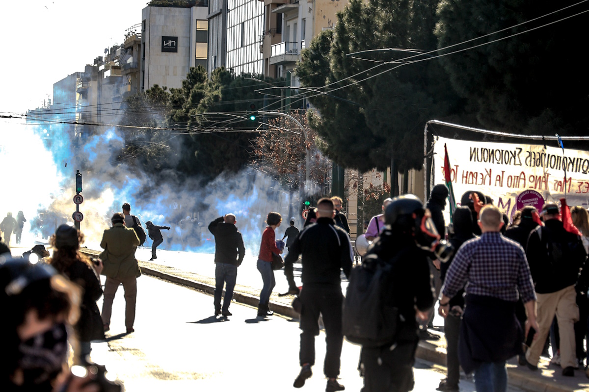 Ένταση και χημικά με «φόντο» την Ημέρα της Γυναίκας – 14 προσαγωγές στην Αθήνα 6 Ένταση και χημικά με «φόντο» την Ημέρα της Γυναίκας – 14 προσαγωγές στην Αθήνα