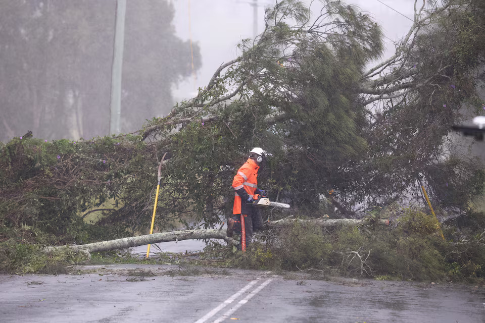 Αυστραλία: Τουλάχιστον 1 νεκρός και 36 τραυματίες από την κακοκαιρία «Άλφρεντ» – Οι ποταμοί «φουσκώνουν», προειδοποιήσεις για σφοδρές βροχοπτώσεις 4 Αυστραλία: Τουλάχιστον 1 νεκρός και 36 τραυματίες από την κακοκαιρία «Άλφρεντ» – Οι ποταμοί «φουσκώνουν», προειδοποιήσεις για σφοδρές βροχοπτώσεις
