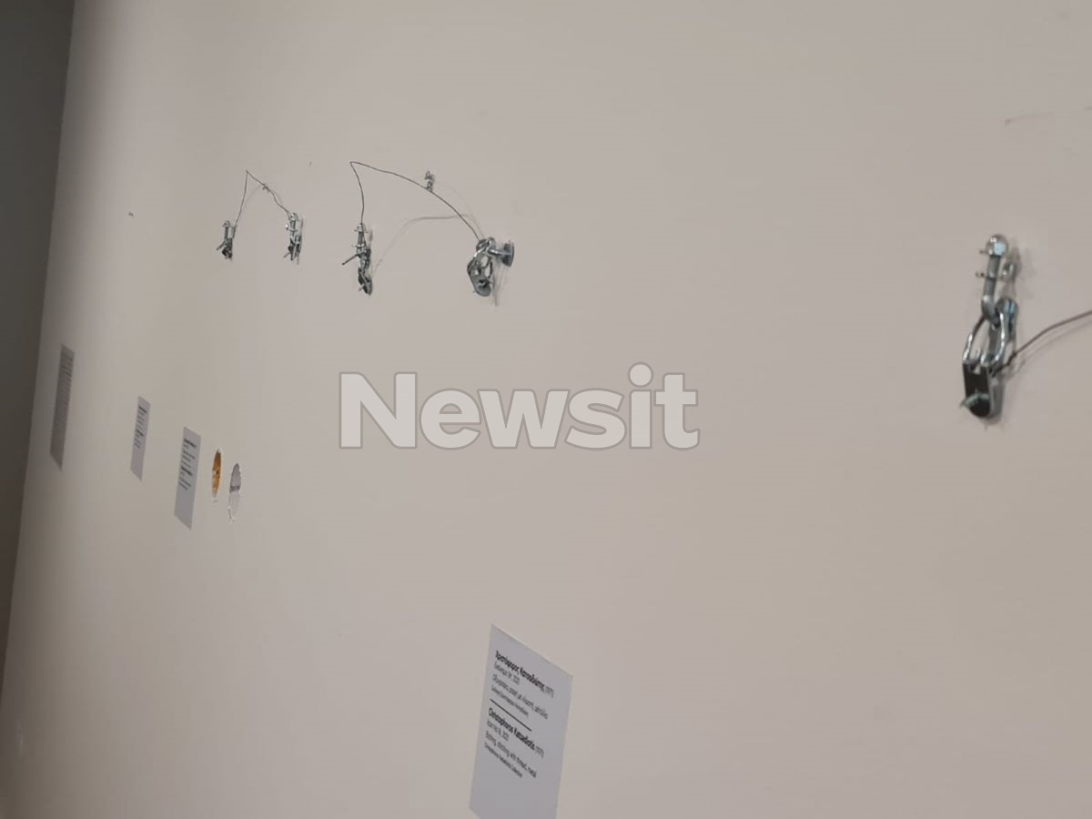 Εθνική Πινακοθήκη: Βίντεο ντοκουμέντο από τη στιγμή που ο βουλευτής Νίκος Παπαδόπουλος βανδαλίζει τα έργα τέχνης 4 Τα σημάδια στον τοίχο της Εθνικής Πινακοθήκης από τα έργα τέχνης που ξεκρέμασε ο βουλευτής της Νίκης Νίκος Παπαδόπουλος