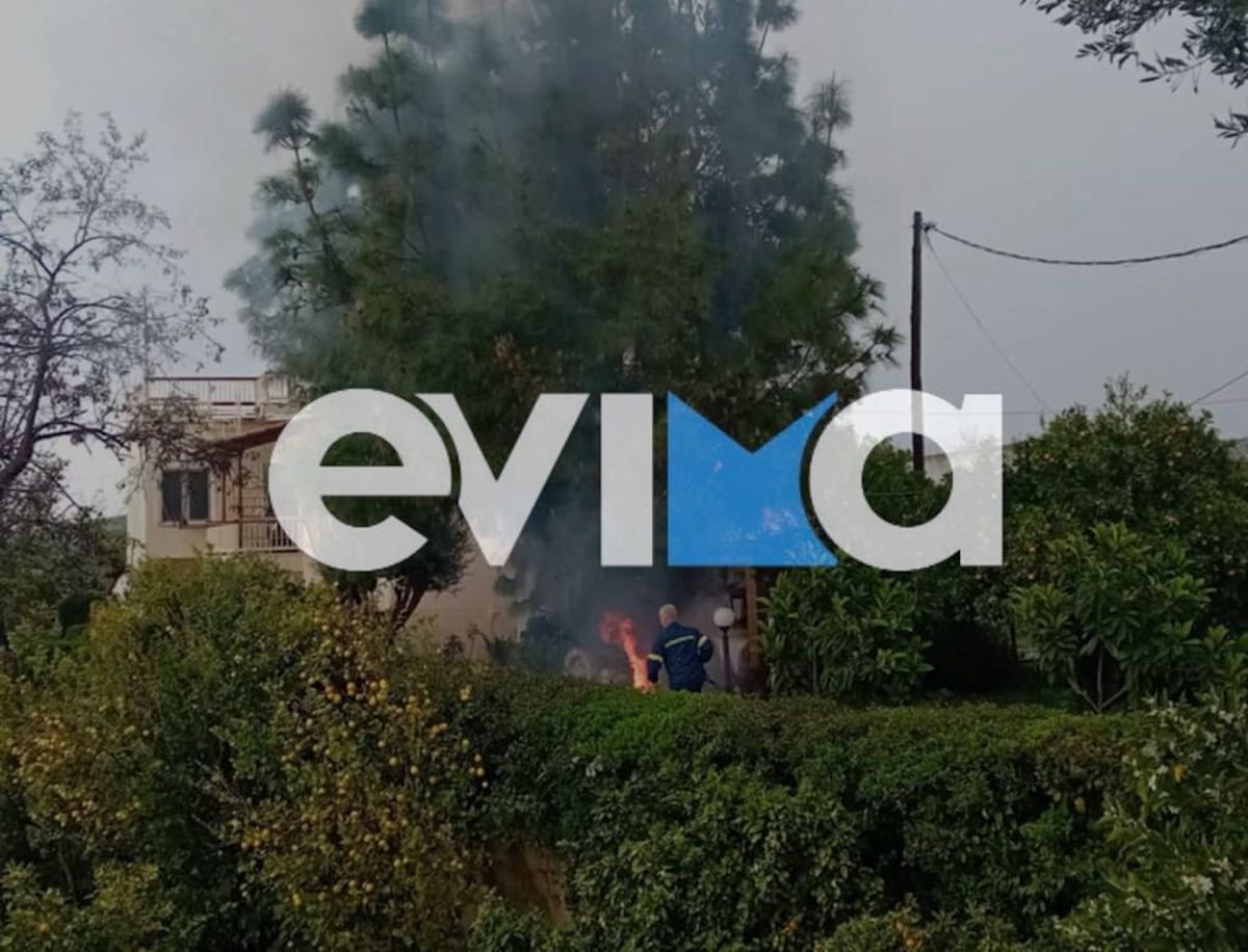 Κεραυνός έπεσε σε σπίτι στην Εύβοια και προκάλεσε φωτιά