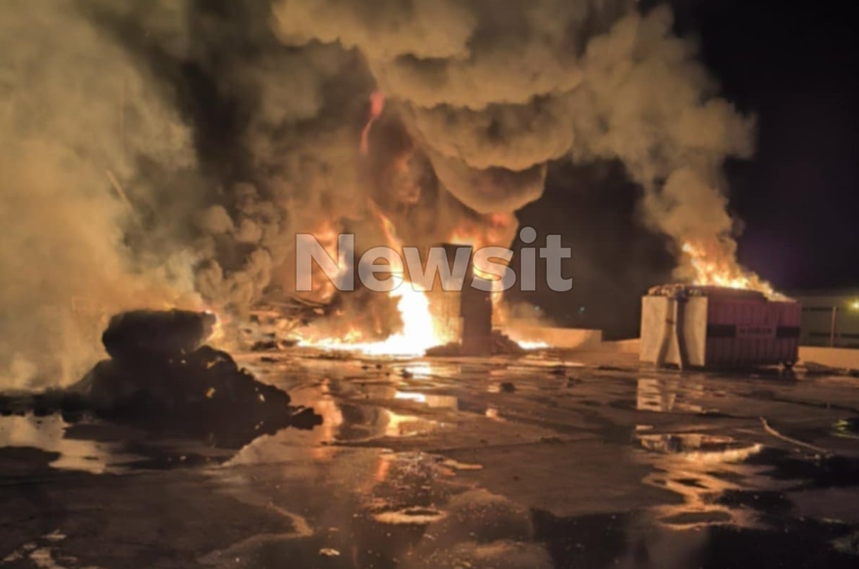 Η φωτιά καταστρέφει ολοσχερώς το εργοστάσιο στη Ριτσώνα: «Έχει πολύ εύφλεκτο υλικό» λέει η δήμαρχος Χαλκιδαίων 9 Φωτιά σε εργοστάσιο στη Ριτσώνα