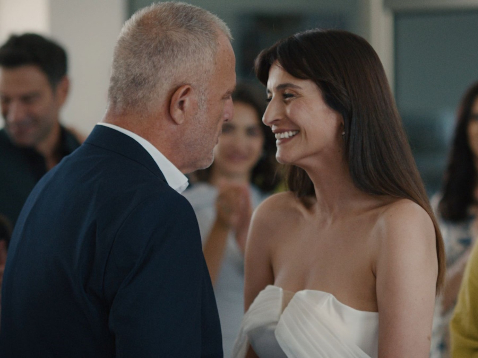 gi-tis-elias-stathis-ioulia-enas-erotas-pou-ligei-adoksa-oristika_1741258150