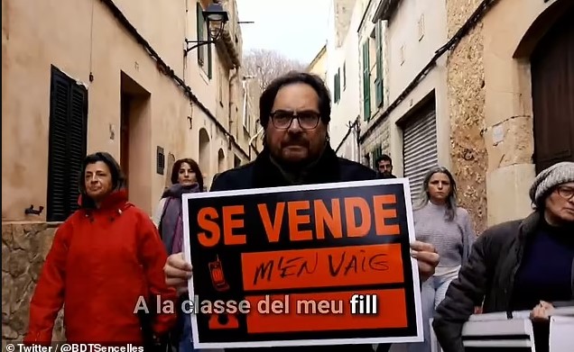 Κίνημα κατά του υπερτουρισμού: Στην Ισπανία έκαψαν αυτοκίνητα και ετοιμάζονται να προκαλέσουν χάος το καλοκαίρι 4 Κίνημα κατά του υπερτουρισμού: Στην Ισπανία έκαψαν αυτοκίνητα και ετοιμάζονται να προκαλέσουν χάος το καλοκαίρι