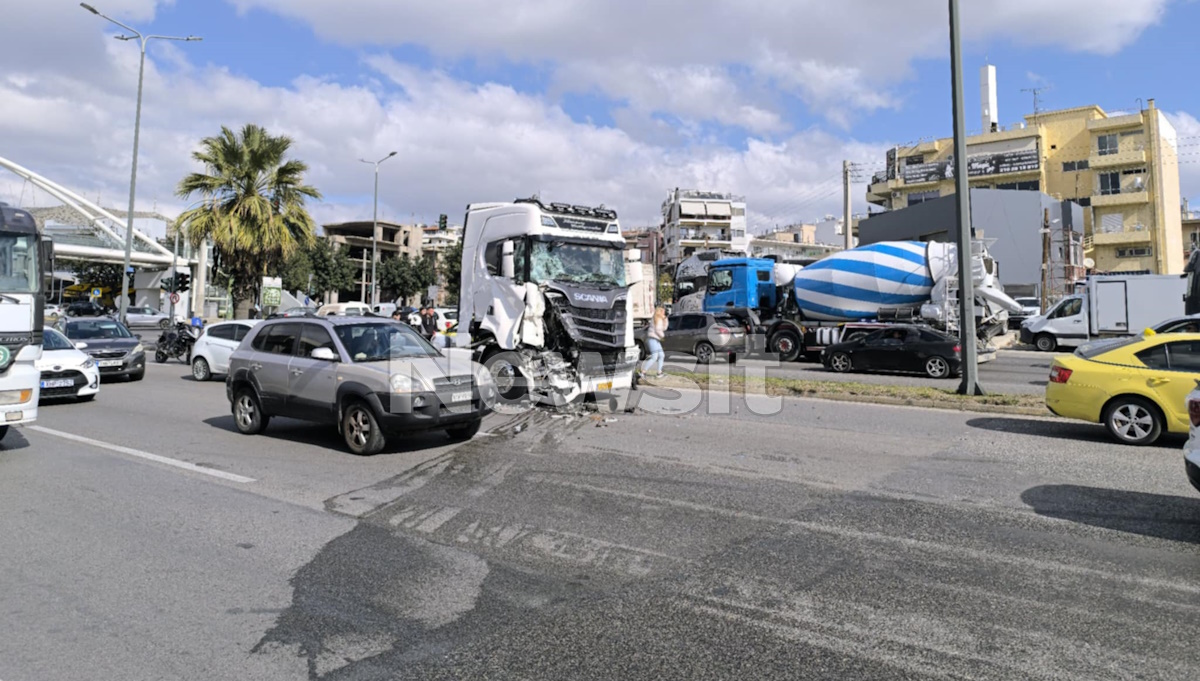 Χαϊδάρι: Εντυπωσιακή καραμπόλα με 5 οχήματα στη Λεωφόρο Αθηνών – Αυτοκίνητο βρέθηκε στο αντίθετο ρεύμα 4 Καραμπόλα στη Λεωφόρο Αθηνών στο Χαϊδάρι