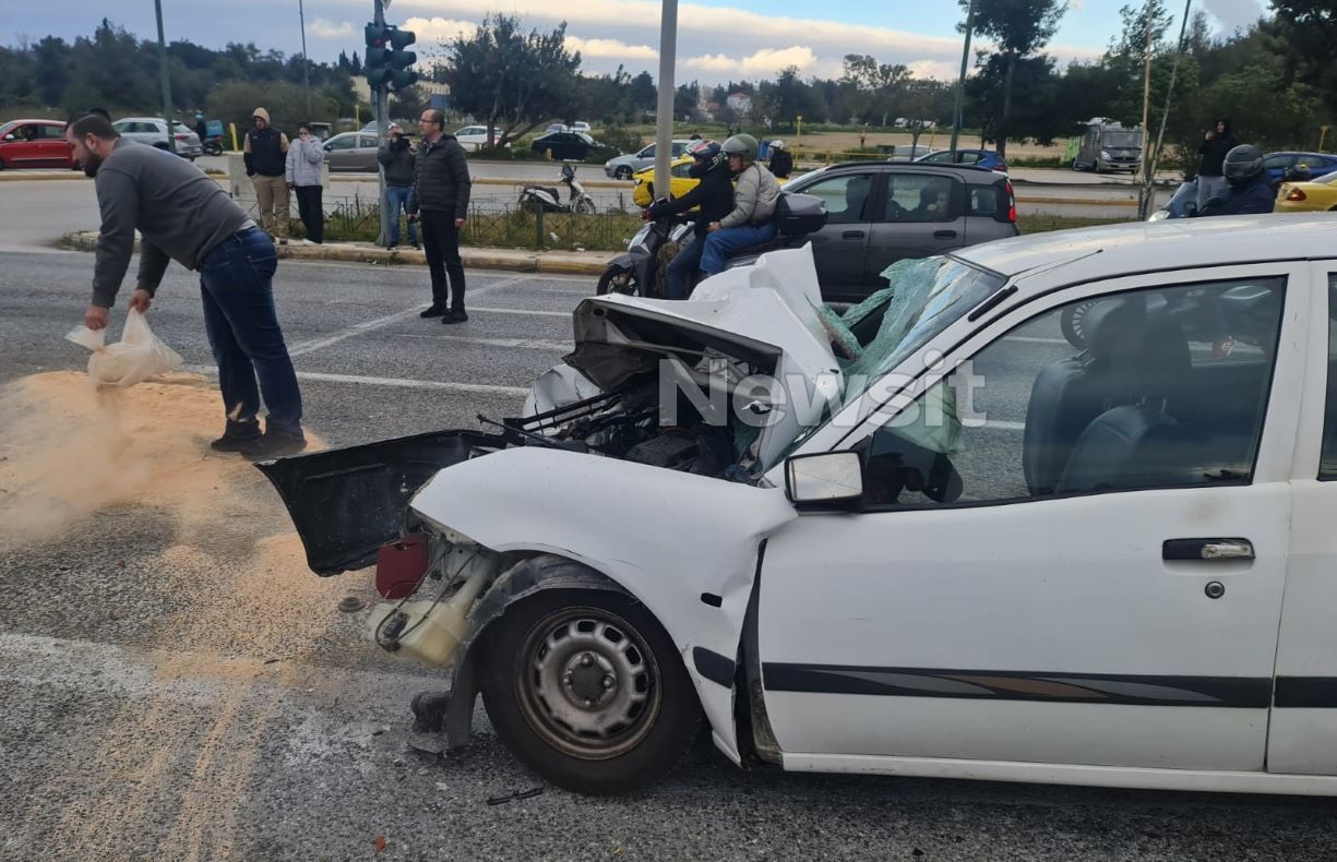 Τροχαίο δυστύχημα στην Κατεχάκη: Ο 56χρονος γιος ήταν ο οδηγός, νεκροί ο 91χρονος πατέρας και η 83χρονη μητέρα του 12 Από το σφοδρό τροχαίο στην Κατεχάκη, απεγκλωβίστηκαν δυο νεκροί
