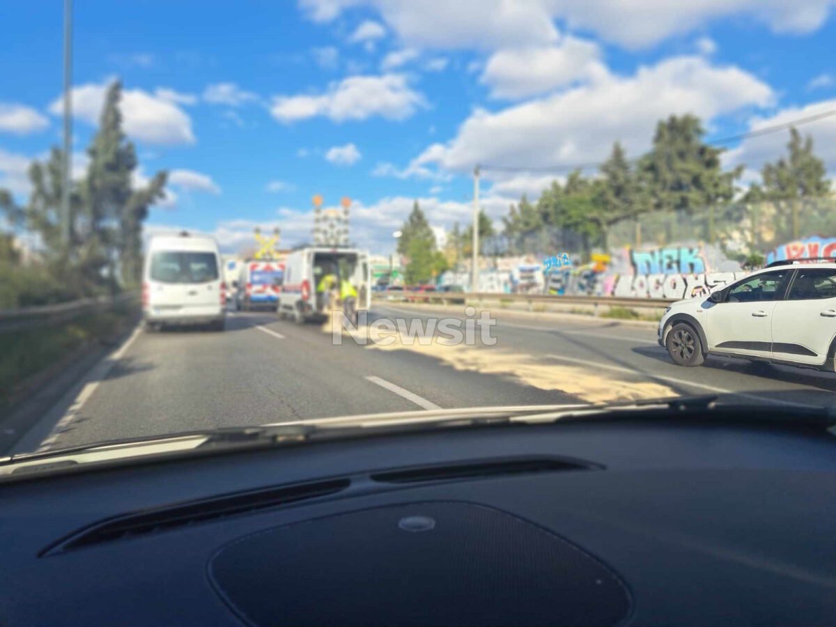 Κίνηση στους δρόμους: Μαρτύριο στον Κηφισό με ουρές αυτοκινήτων – Λάδια στην άσφαλτο στη Νέα Φιλαδέλφεια 5 Λάδια στην άσφαλτο στον Κηφισό