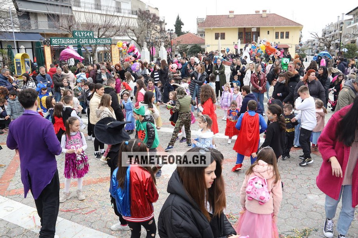 Μετέωρα: Εκατοντάδες μασκαράδες ξεχύθηκαν στο κέντρο για το καρναβάλι 8 Καρναβάλι Μετεώρων