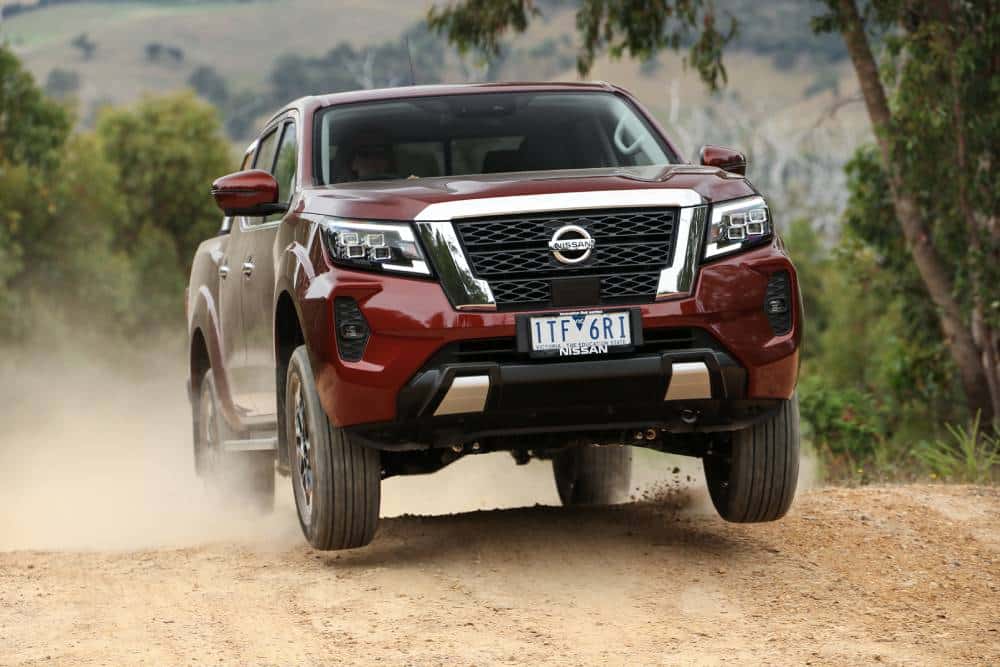 Βγαίνει από τις σκιές το νέο Nissan Navara