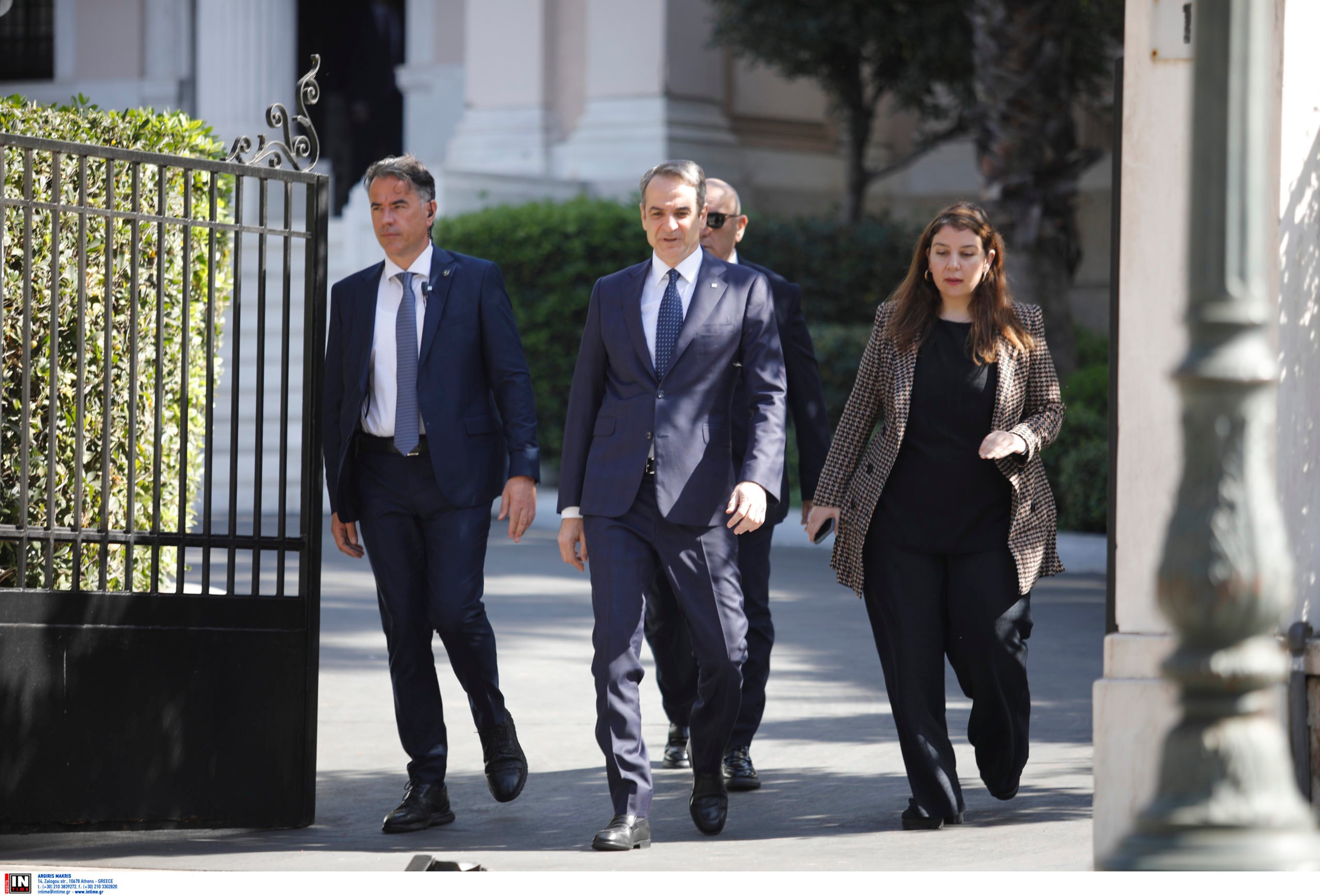 Όλα όσα έγιναν στην ορκωμοσία των νέων μελών της κυβέρνησης και το πρώτο υπουργικό συμβούλιο – Οι ατάκες, τα «πηγαδάκια» και τα μηνύματα Μητσοτάκη