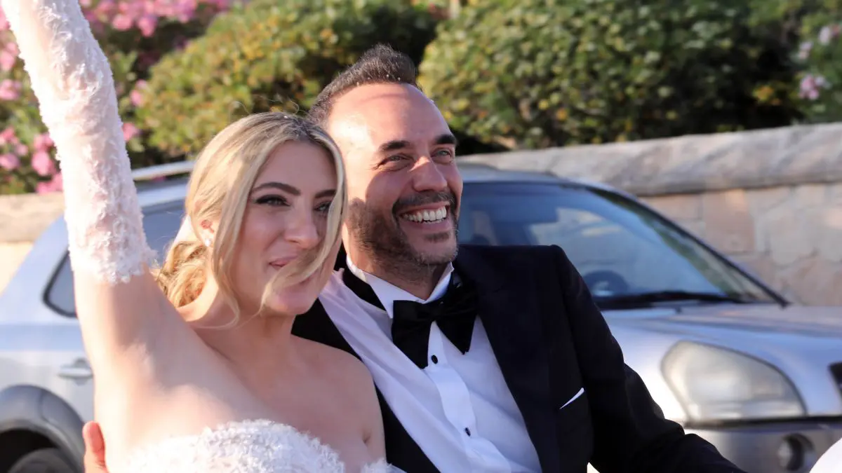 Πάνος Μουζουράκης για Μαριλού Κόζαρη: «Είναι η γυναίκα της ζωής μου…» 2 Ο Πάνος Μουζουράκης στον γάμο του με την Μαριλού Κόζαρη.