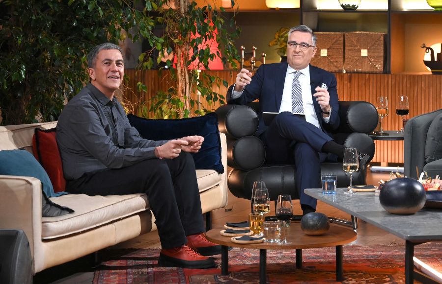 “Παρέα”: Μια βραδιά αφιερωμένη στο δημοτικό τραγούδι – Ένα μοναδικό παραδοσιακό γλέντι με τραγούδια απ’ όλη την Ελλάδα