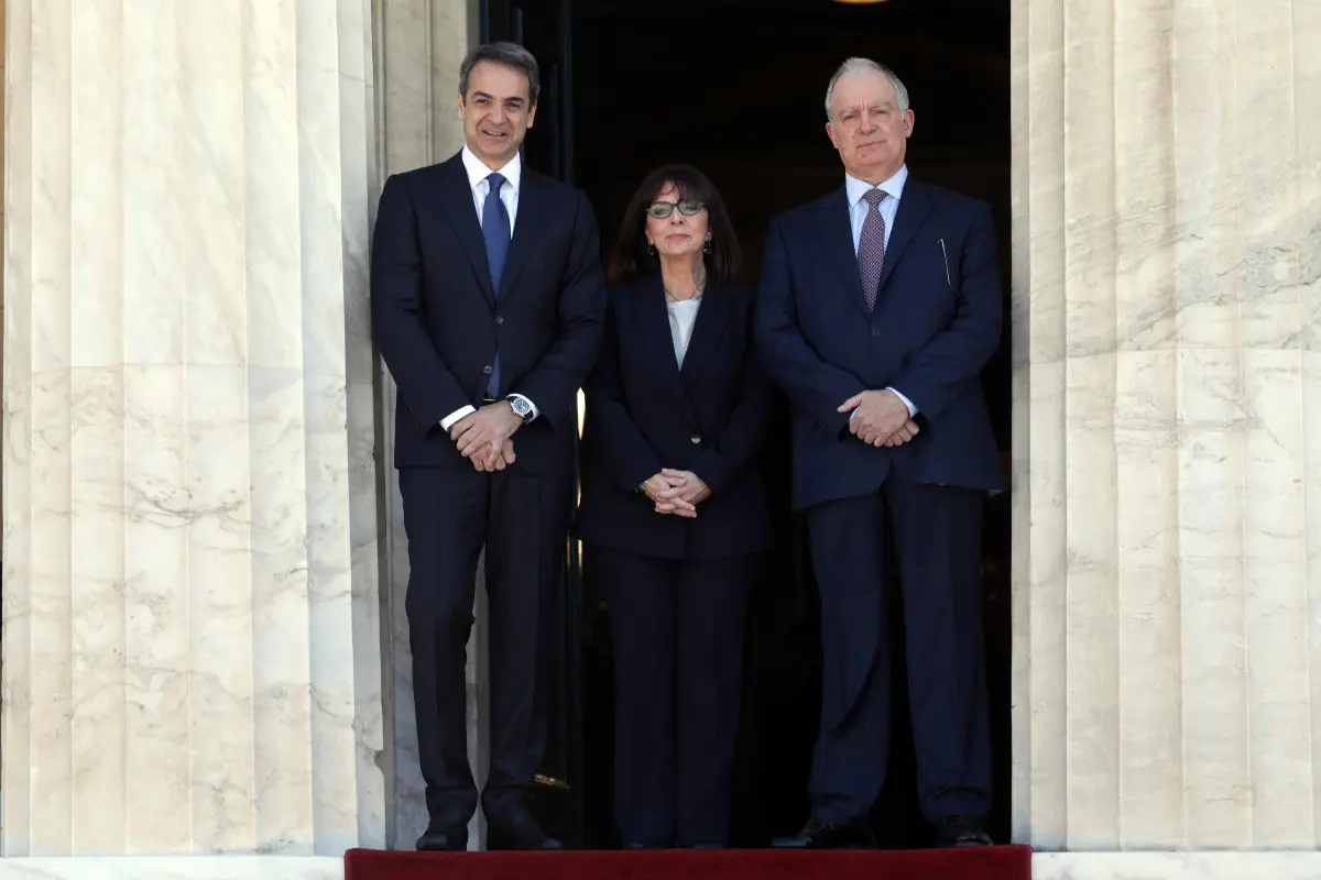 Κατερίνα Σακελλαροπούλου: Σπάζοντας τα στερεότυπα – Η πρώτη γυναίκα πρόεδρος της Ελλάδας 8 Η Σακελλαροπούλου στην ορκωμοσία της το 2020