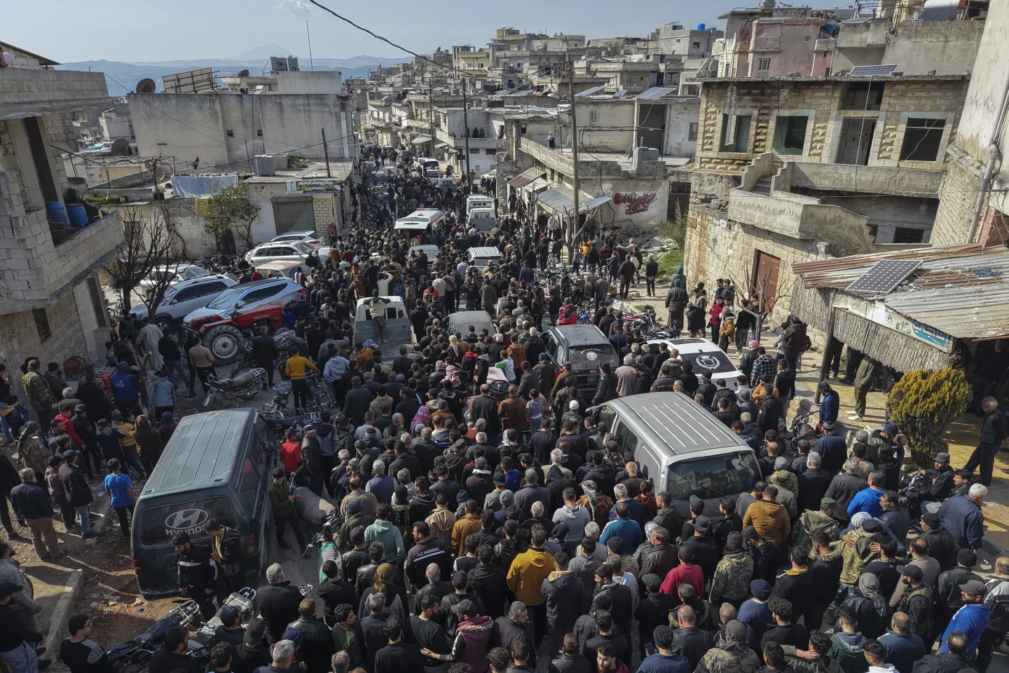 Φρικαλεότητες στην Συρία: Οι άμαχοι, θύματα των «εκδικητικών επιθέσεων» – Μαρτυρίες για μαζικές σφαγές, ομαδικούς τάφους και σορούς στους δρόμους 8 Φρικαλεότητες στην Συρία: Οι άμαχοι, θύματα των «εκδικητικών επιθέσεων» – Μαρτυρίες για μαζικές σφαγές, ομαδικούς τάφους και σορούς στους δρόμους