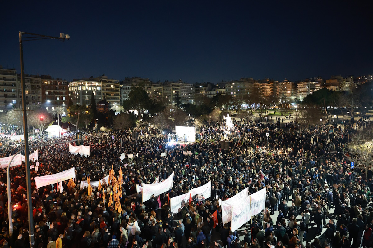 Τέμπη: Χιλιάδες πολίτες σε Θεσσαλονίκη, Πάτρα, Λάρισα στο νέο συλλαλητήριο για τα 57 θύματα 6 Συλλαλητήριο στην Θεσσαλονίκη για το σιδηροδρομικό δυστύχημα των Τεμπών, από εργατικά σωματεία και συνδικάτα, φοιτητικούς συλλόγους, μέλη της εξωκοινοβουλευτικής αριστεράς και του ευρύτερου αντιεξουσιαστικού χώρου