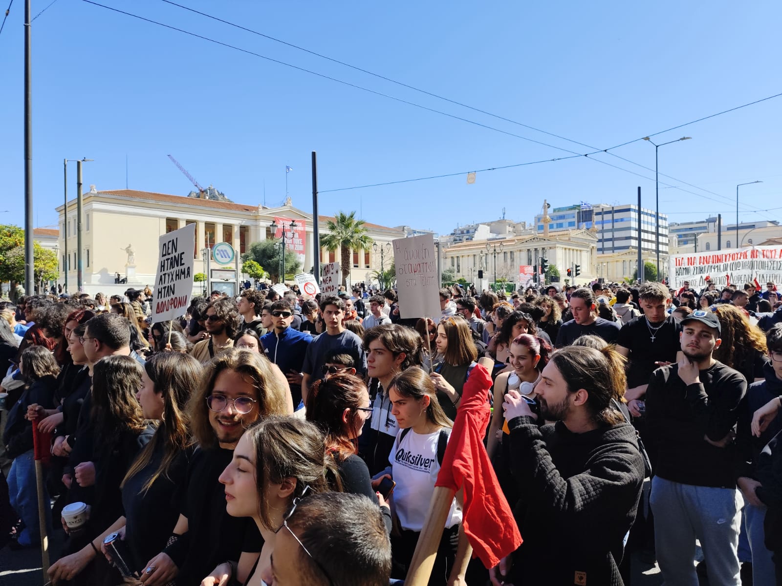 Live το φοιτητικό συλλαλητήριο για τα Τέμπη στα Προπύλαια 8 Συλλαλητήριο για τα Τέμπη στα Προπύλαια