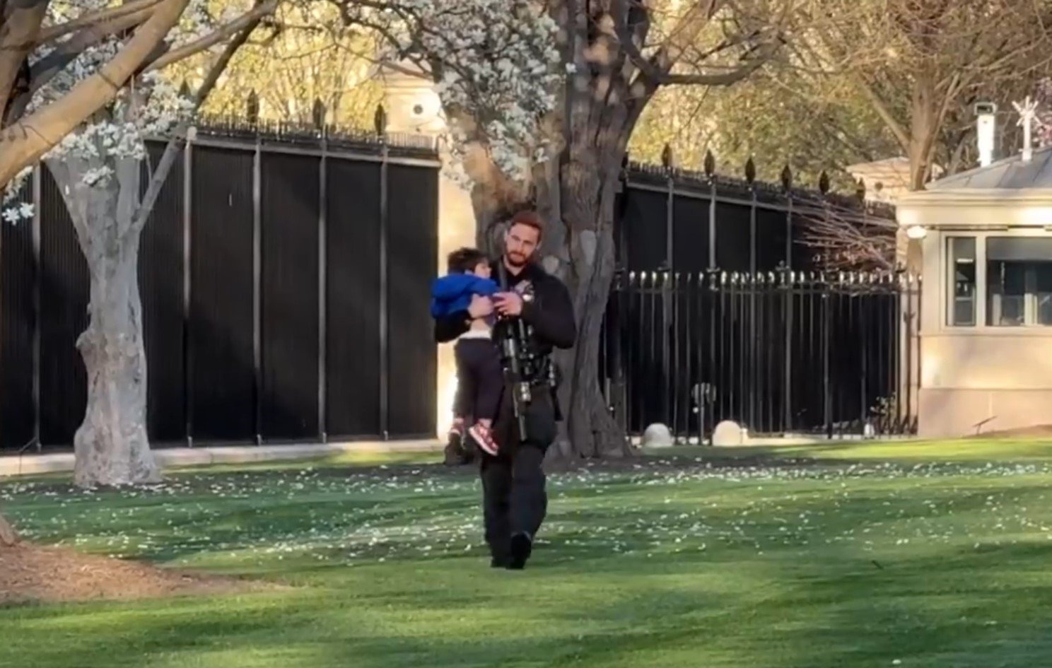 white-house-kid-fence