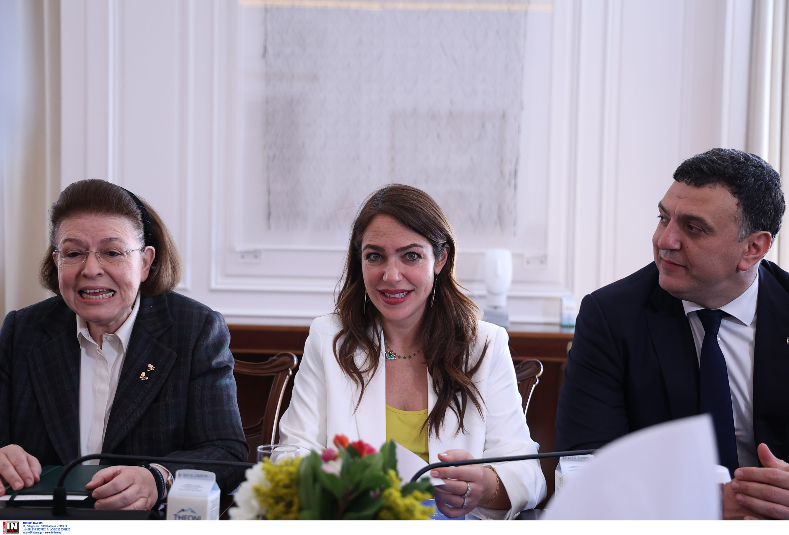 Όλα όσα έγιναν στην ορκωμοσία των νέων μελών της κυβέρνησης και το πρώτο υπουργικό συμβούλιο – Οι ατάκες, τα «πηγαδάκια» και τα μηνύματα Μητσοτάκη