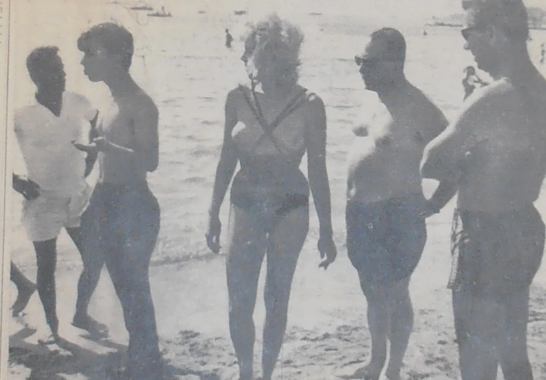 Η πρώτη Αθηναία που έκανε μπάνιο… τόπλες το 1964 – «Άλλοι επιδοκίμαζαν, άλλοι διαμαρτύρονταν»