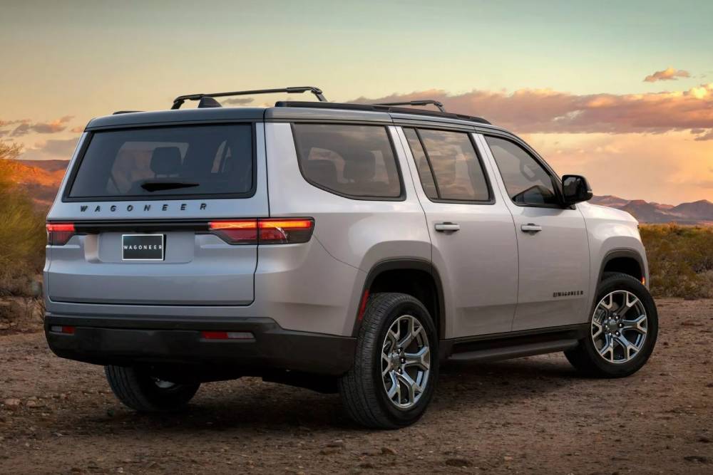 Αποκαλύφθηκε το επιβλητικό Jeep Wagoneer Overland για ορεινές περιπέτειες