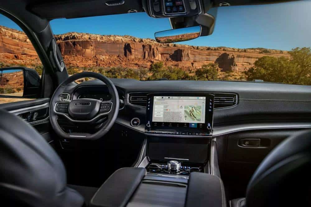 Αποκαλύφθηκε το επιβλητικό Jeep Wagoneer Overland για ορεινές περιπέτειες