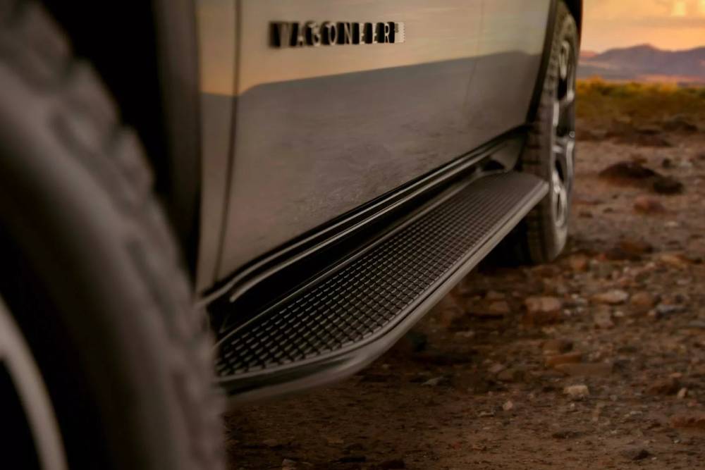 Αποκαλύφθηκε το επιβλητικό Jeep Wagoneer Overland για ορεινές περιπέτειες